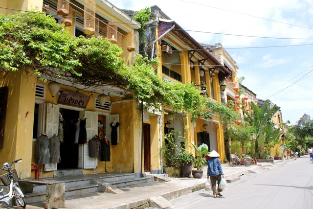 CENTRAL VIETNAM REVEALED: HERITAGE, PEAKS & CRYSTAL WATERS (6 DAYS / 5 NIGHTS: DA NANG – HOI AN – MY SON – BA NA HILLS – CHAM ISLANDS) FROM 246 USD/PERSON ONLY
